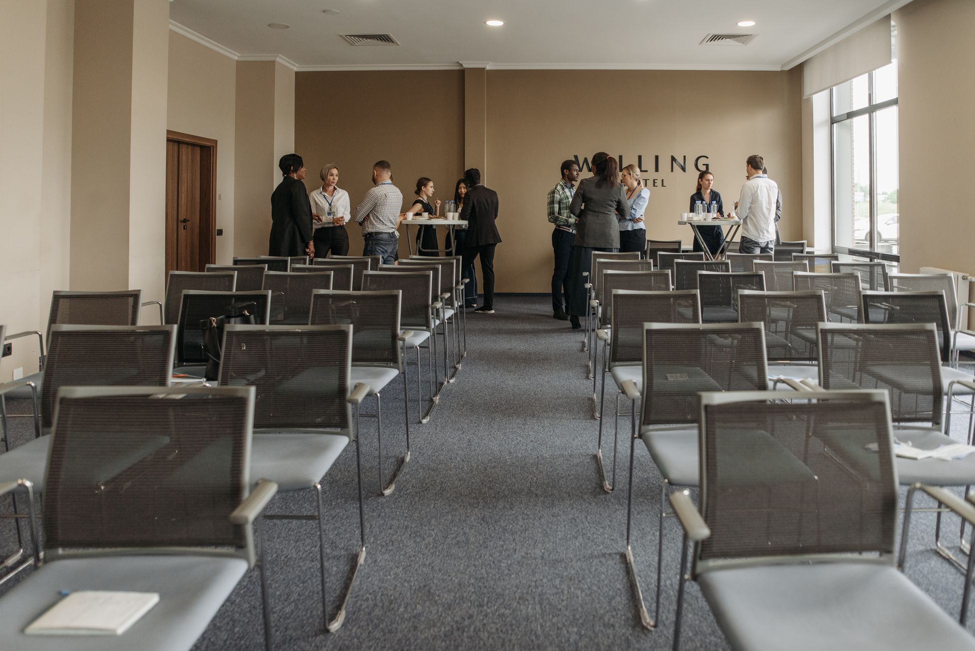 Turismo de Grupos y Eventos Corporativos: Cómo tu Hotel Puede Ganar el Segmento que Factura Millones (Guía 2026)