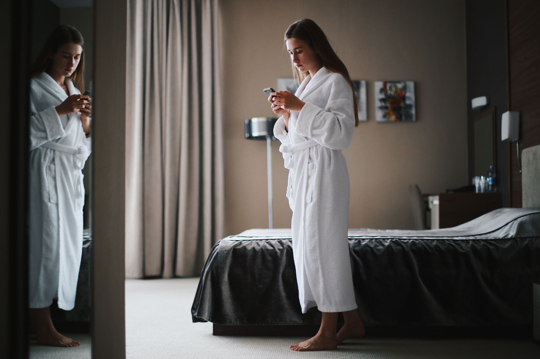 WhatsApp vs Email para Hoteles: los Datos de Apertura y Conversión que Deciden Cuántas Reservas Directas Estás Perdiendo (Guía 2026)